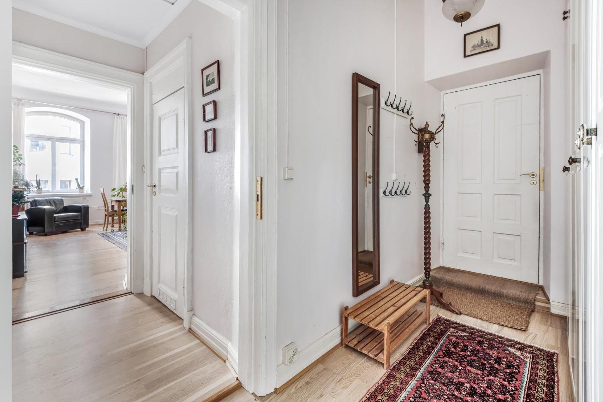 Charming 1-bedroom Near Center
